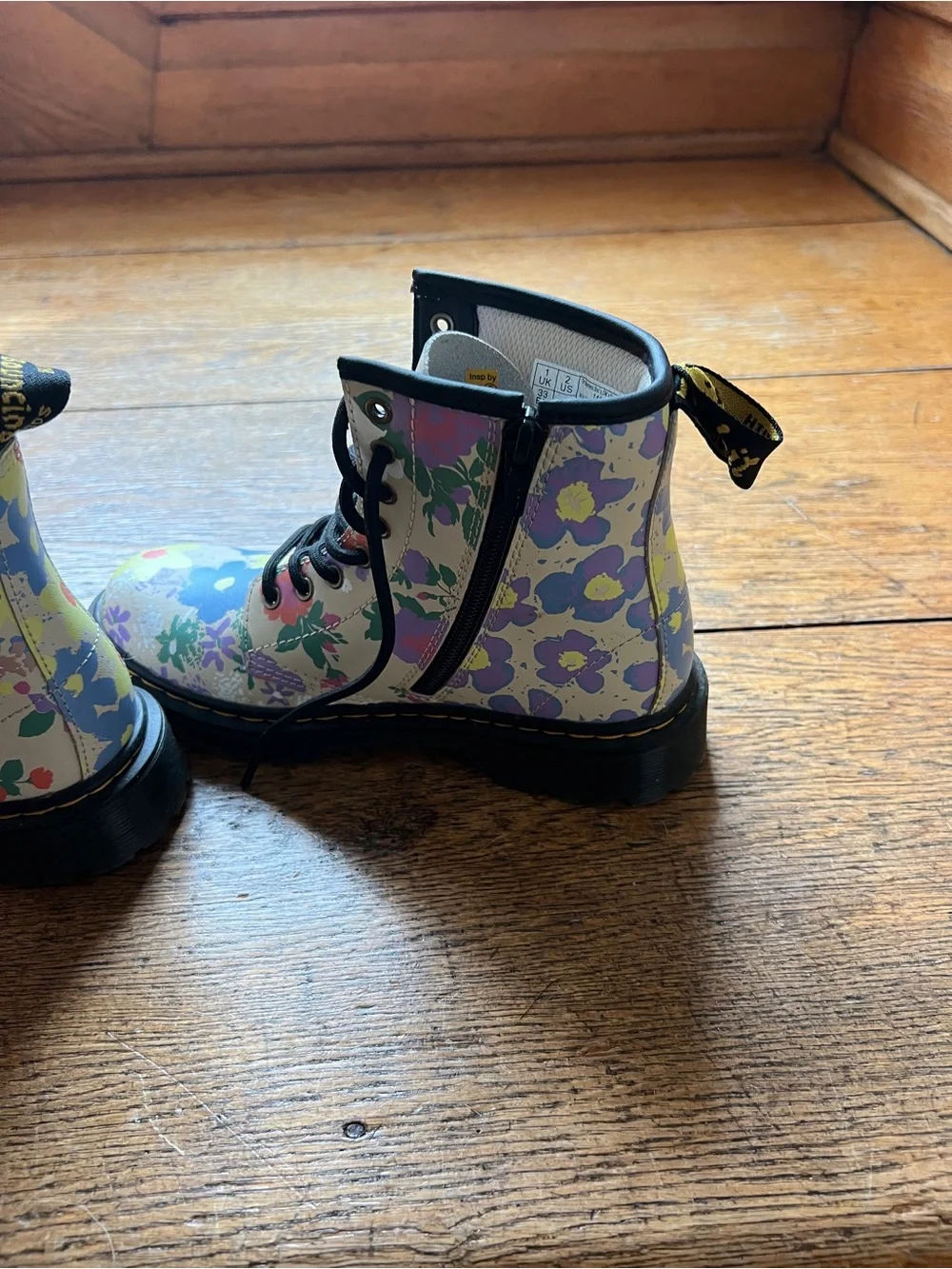 Dr. Martens Kids Floral Lace-Up Boots - Pastel Multicolor Print